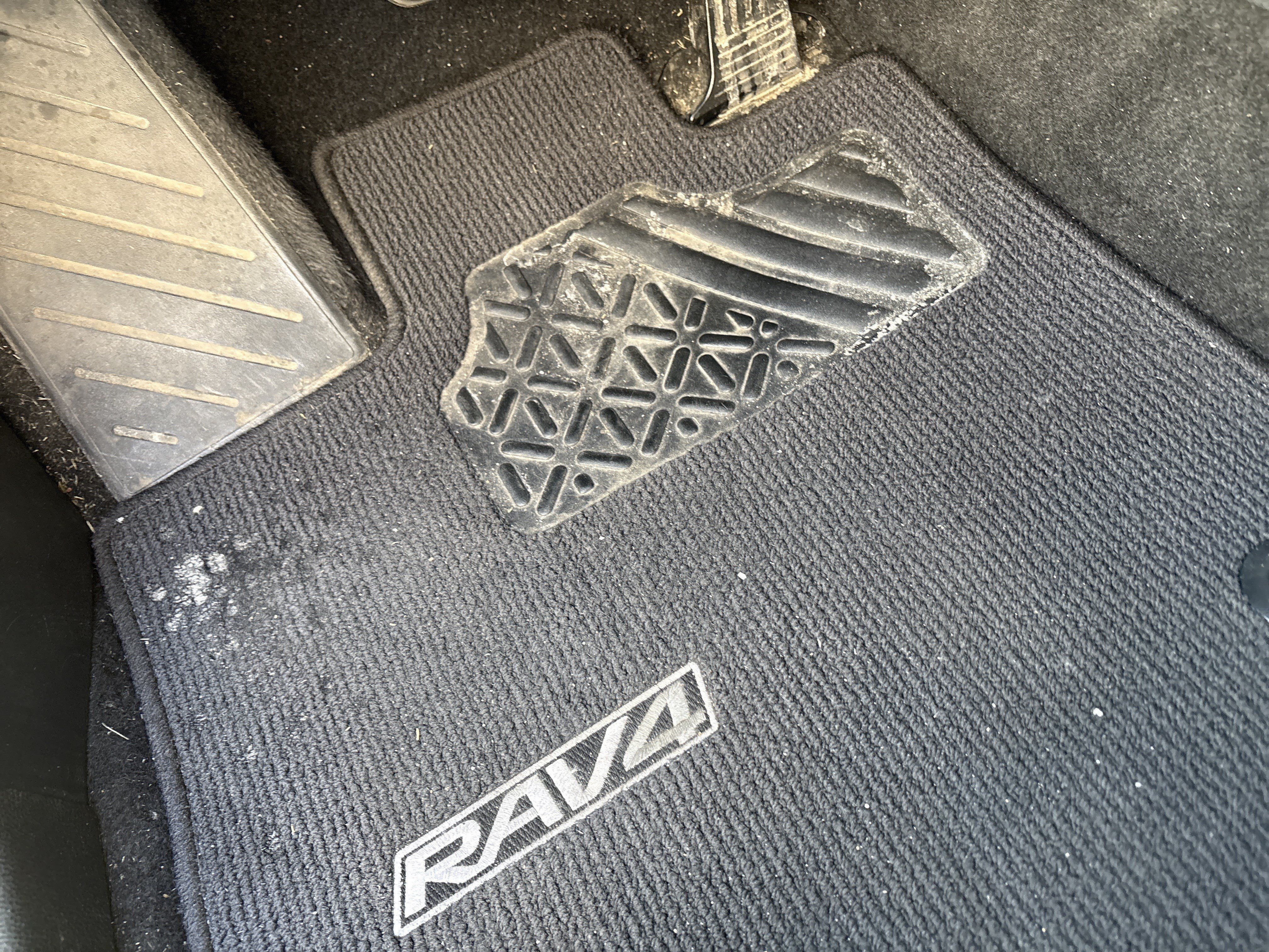 Used 2021 Toyota RAV4 XLE Premium AWD/4WD image 17
