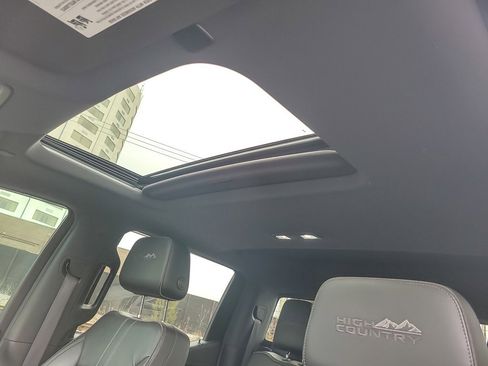 Used 2019 Chevrolet Silverado 1500 High Country w/ High Country Premium Package image 8