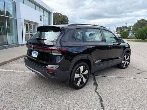Certified 2025 Volkswagen Taos S AWD/4WD image 3