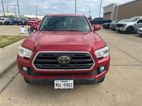 Used 2019 Toyota Tacoma SR5 image 2