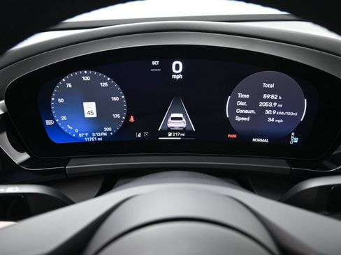 Certified 2025 Porsche Macan Electric RWD image 19