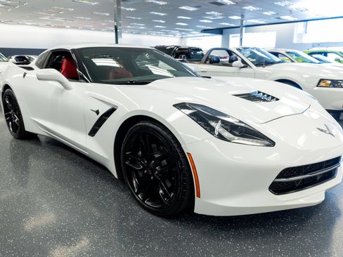 Used 2018 Chevrolet Corvette Stingray Coupe w/ 1LT RWD image 4