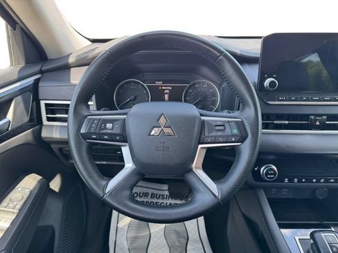 Used 2023 Mitsubishi Outlander SE AWD/4WD image 13
