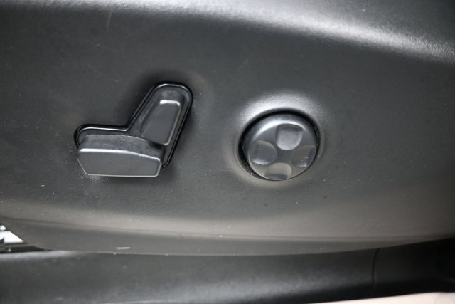 Used 2024 Chrysler Pacifica Limited FWD image 31