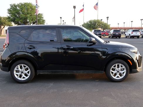 Used 2025 Kia Soul LX w/ LX Technology Package image 9