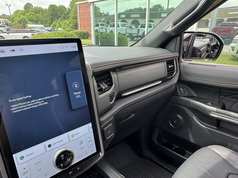 Used 2024 Ford Expedition Max Platinum image 22