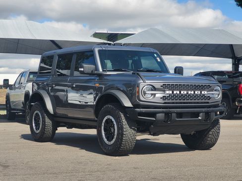 Used 2024 Ford Bronco Badlands AWD/4WD image 3