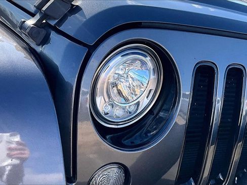 Used 2017 Jeep Wrangler Unlimited Sahara image 24