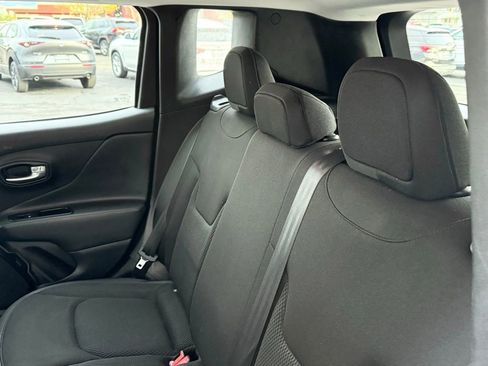 Used 2018 Jeep Renegade Altitude image 13