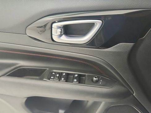 Used 2025 Jeep Compass Trailhawk image 22