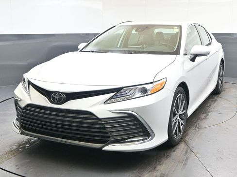Used 2023 Toyota Camry XLE image 1