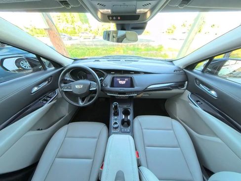 Used 2022 Cadillac XT4 Luxury FWD image 26