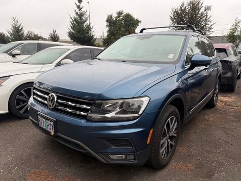 Used 2018 Volkswagen Tiguan SE w/ Panoramic Sunroof Package AWD/4WD image 2