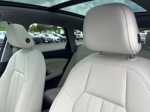 Used 2025 Audi Q5 Premium w/ Convenience Package AWD/4WD image 11