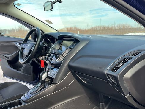 Used 2017 Ford Focus SEL w/ Cold Weather Package image 28