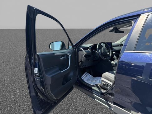 Used 2025 Toyota RAV4 XLE AWD/4WD image 7