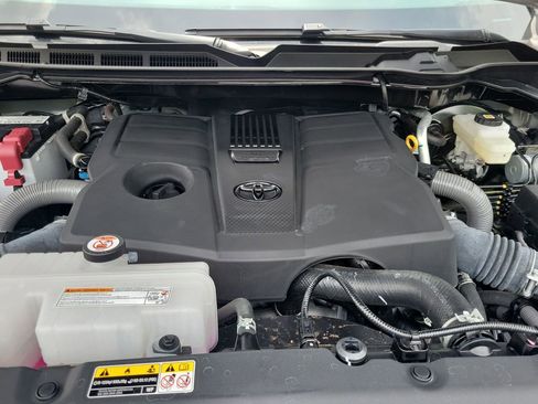 Used 2025 Toyota Tundra Limited AWD/4WD image 42