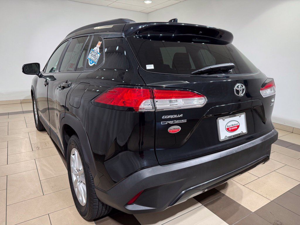 Certified 2023 Toyota Corolla Cross LE w/ Moonroof Package AWD/4WD image 3