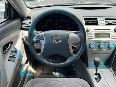 Used 2010 Toyota Camry LE FWD image 12