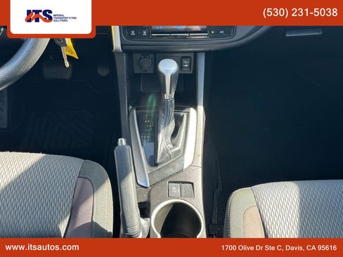 Used 2018 Toyota Corolla LE FWD image 17