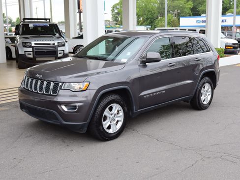 Used 2017 Jeep Grand Cherokee Laredo w/ Quick Order Package 2BE RWD image 5