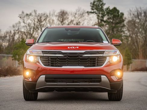 Used 2024 Kia Seltos S image 2