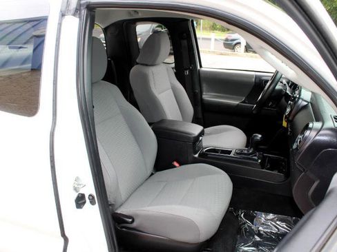 Used 2020 Toyota Tacoma SR image 9