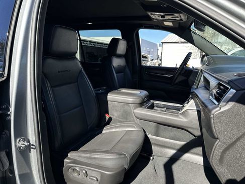 Used 2024 GMC Yukon XL Denali image 19