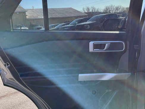Used 2022 Ford Explorer XLT image 31