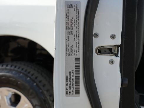 Used 2024 RAM 2500 Big Horn AWD/4WD image 29