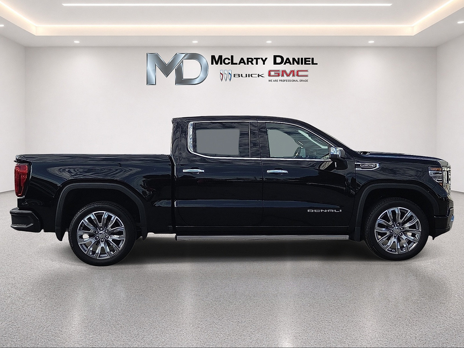 Certified 2026 GMC Sierra 1500 Denali w/ Denali Reserve Package AWD/4WD image 15