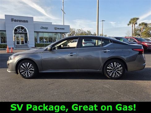 Used 2024 Nissan Altima 2.5 SV image 4