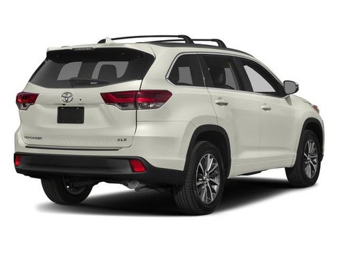 Used 2017 Toyota Highlander XLE w/ Protection Package #3 AWD/4WD image 2