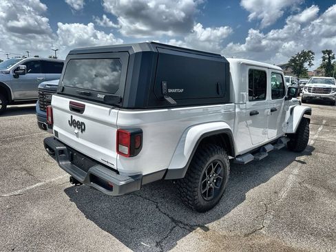Used 2025 Jeep Gladiator Sport AWD/4WD image 10