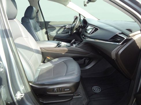 Used 2018 Buick Enclave Essence image 26