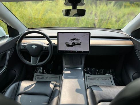 Used 2022 Tesla Model Y Long Range image 13