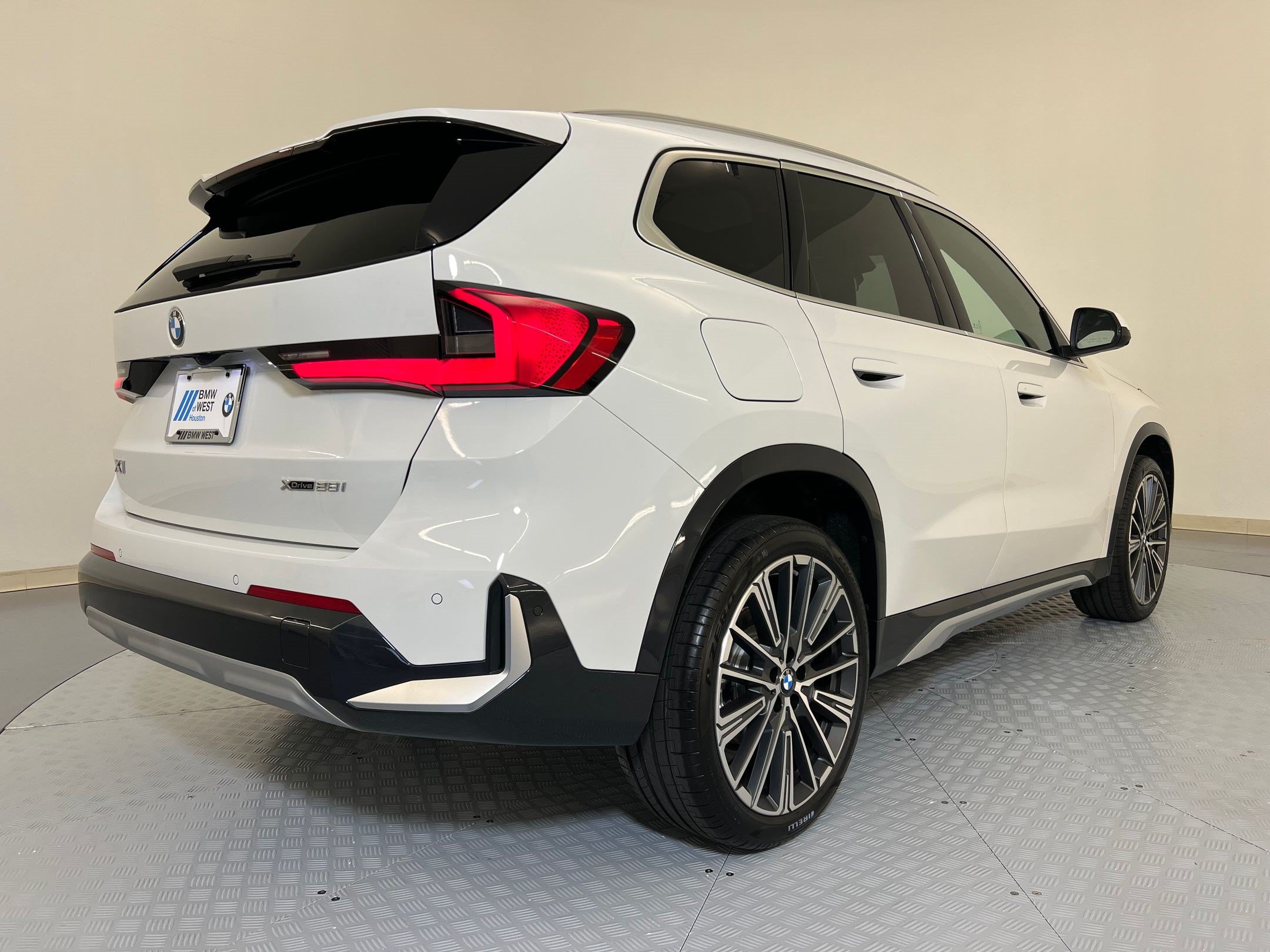 Used 2026 BMW X1 xDrive28i w/ Technology Package AWD/4WD image 8