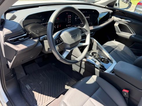 Used 2025 Audi Q5 Premium w/ Convenience Package AWD/4WD image 17