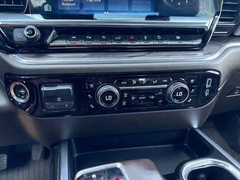 Used 2024 Chevrolet Silverado 1500 LTZ AWD/4WD image 18