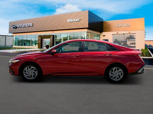 New 2025 Hyundai Elantra Hybrid FWD image 3