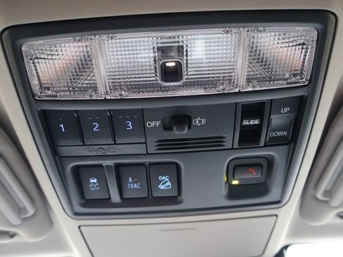 Used 2020 Toyota 4Runner SR5 Premium image 16