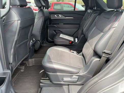 Used 2025 Ford Explorer ST image 28