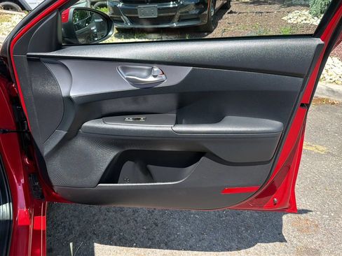 Used 2023 Kia Forte LXS w/ LXS Technology Package FWD image 17