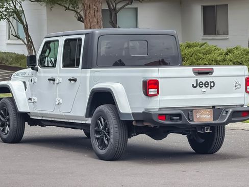 Used 2022 Jeep Gladiator Sport AWD/4WD image 6