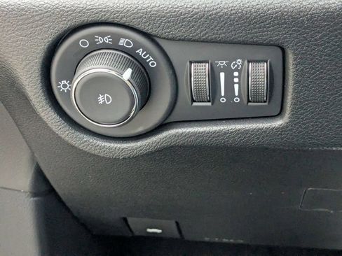 New 2026 Chrysler Pacifica Select FWD image 14