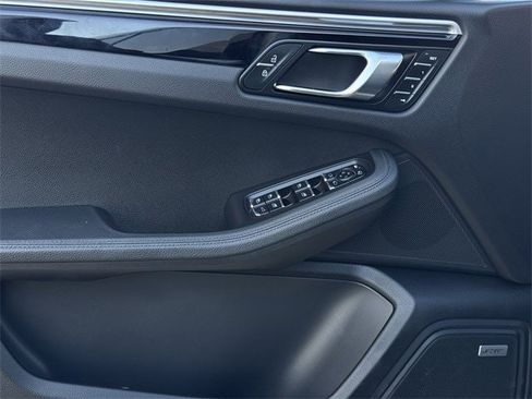 Used 2020 Porsche Macan image 23