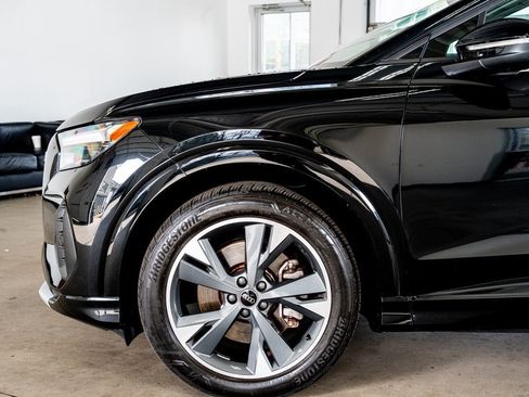 Used 2022 Audi Q4 e-tron Premium Plus image 9