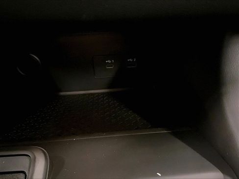 Used 2025 Nissan Pathfinder S image 28