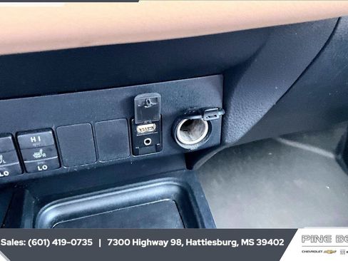 Used 2018 Toyota RAV4 Limited FWD image 24