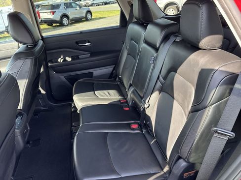 Used 2024 Nissan Pathfinder SL AWD/4WD image 24